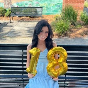 Meet your Posher, Alexis